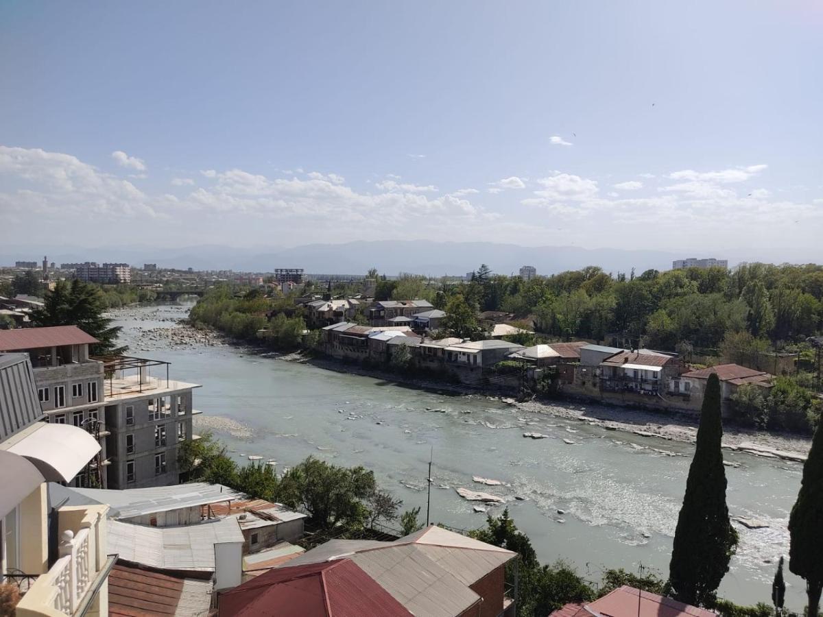 Pushkin Street Pearl Ξενοδοχείο Κουτάισι Εξωτερικό φωτογραφία